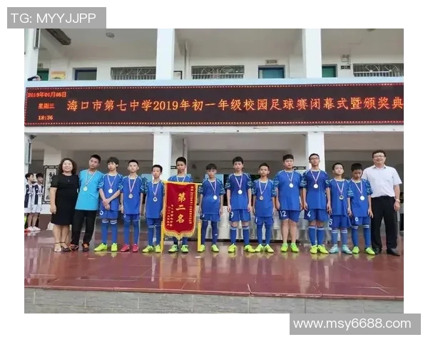 足球比赛中的裁判数量及其职责分析探讨 足球比赛中的裁判数量及其职责分析探讨